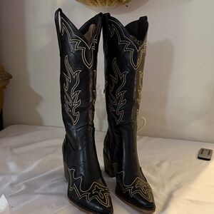 ADAMUMU Womens Wide Calf Cowboy Boots Classic Black Western-Style Women's Boots